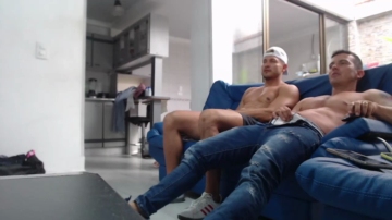 Heteros_Men  06-09-2021 video kissing